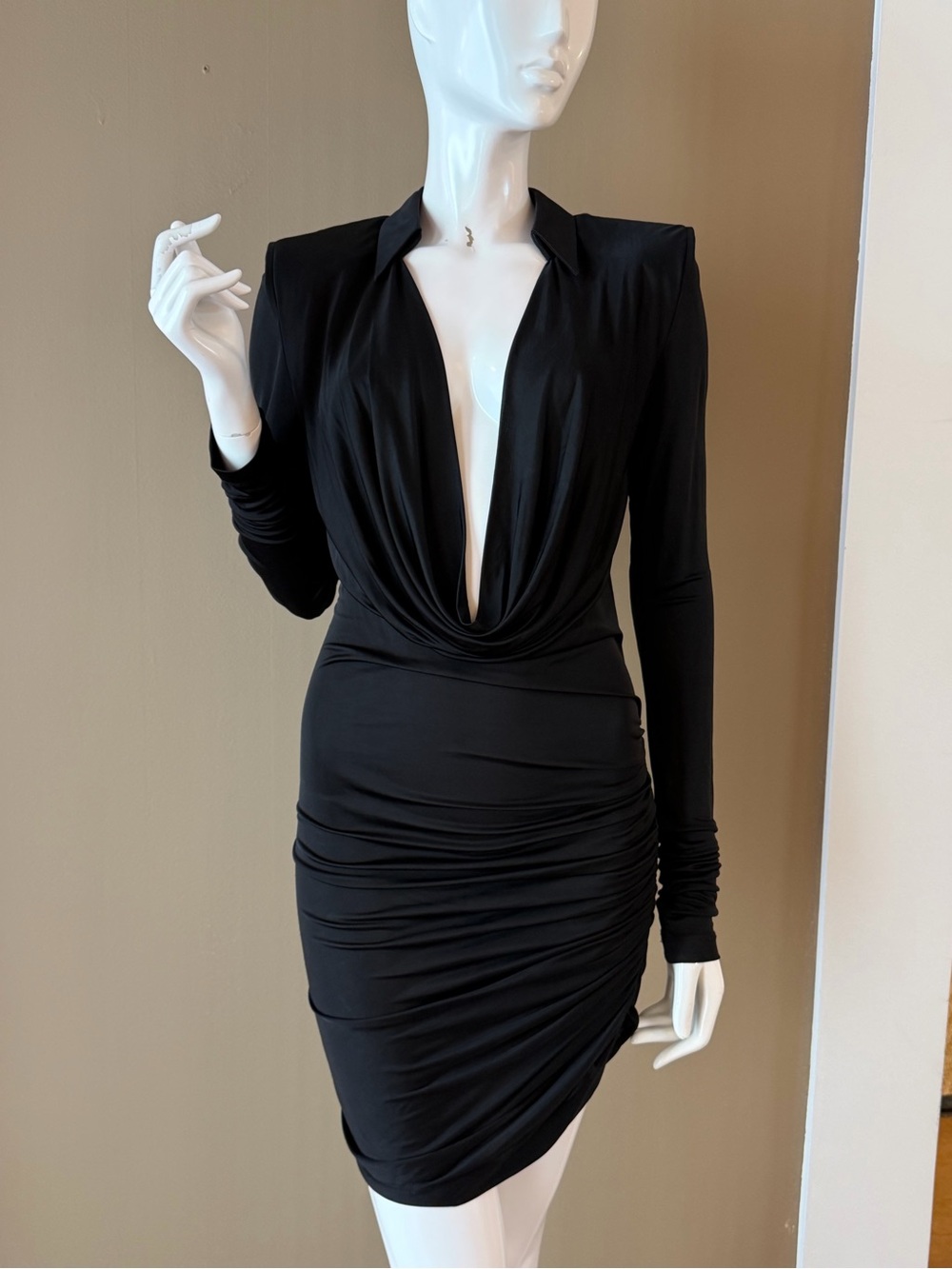 GAUGE81 UTENA BLACK – JERSEY PLUNGING DRESS